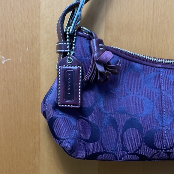 Sold!!!!!!  Early 2000s Coach shoulder bag - Picture 2 of 6
